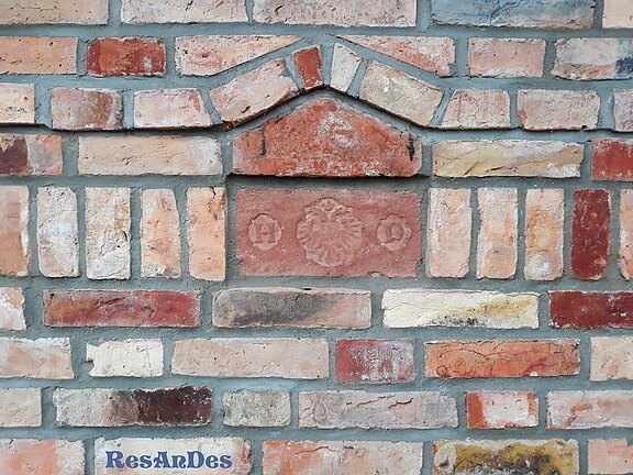 Resandes_historische_Ziegel_Schmucksteine_1.jpg  