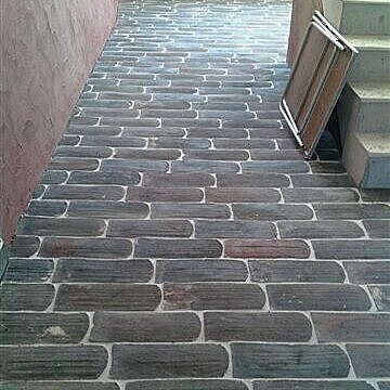 Dachziegel als Fußboden Bieberschwanz