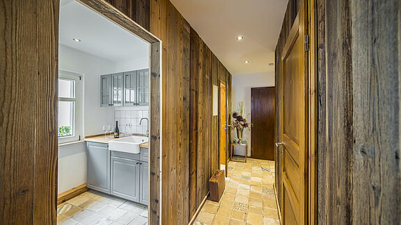 Mit Altholz exclusive Wohn - und Schlafräume schaffen