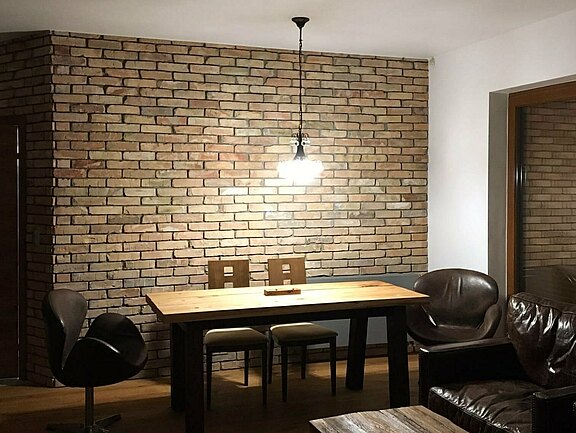 wand_mit_alten_ziegelsteinen.jpg  