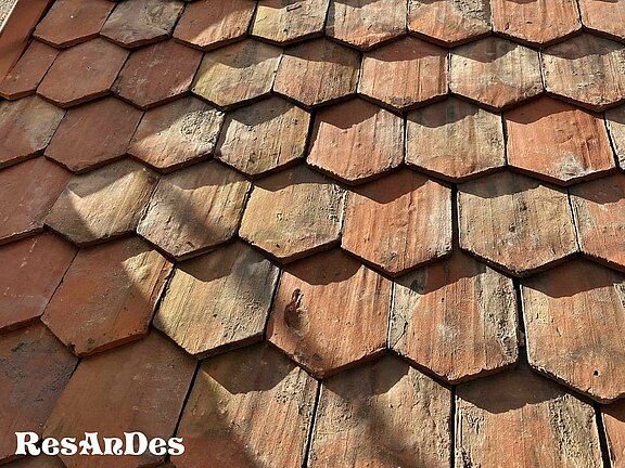 Historische Spitzbiber Dachziegel