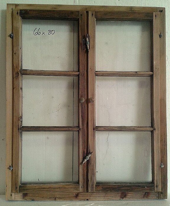 Gelaugtes Fenster mit Sprossen