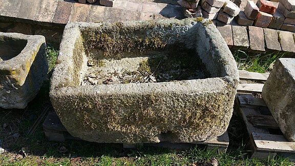 kleiner_sandsteintrog.jpg  