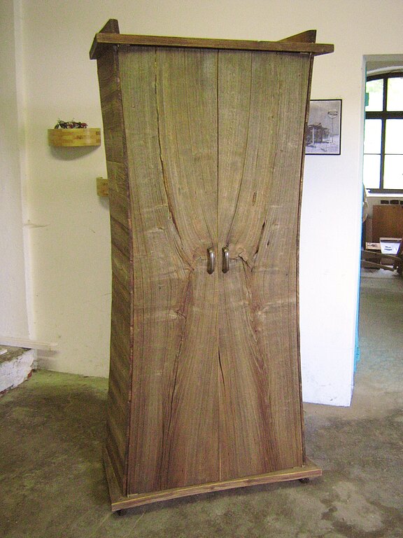 Schrank aus Altholz, Antikholzmöbel