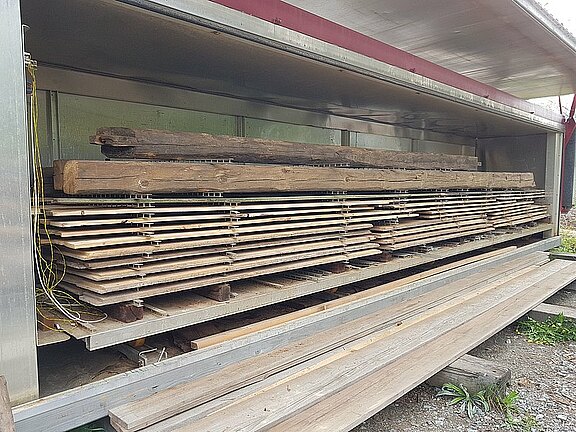 altholz_in_der_trockenkammer.jpg  