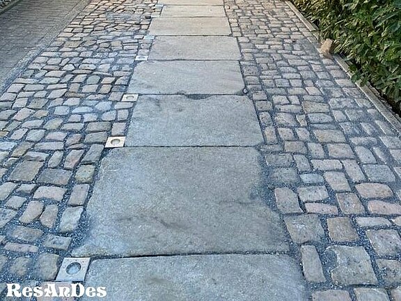 Hofeinfahrt aus Granit in diversen Formaten