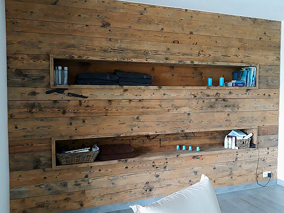 Akzente Wohnraum mit Altholz