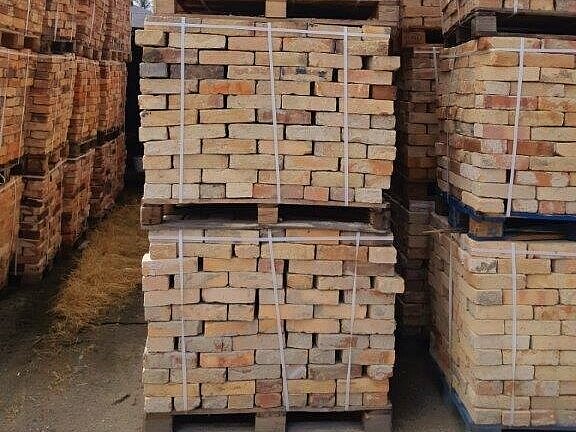 Gelb / Rosé farbende Ziegelsteine