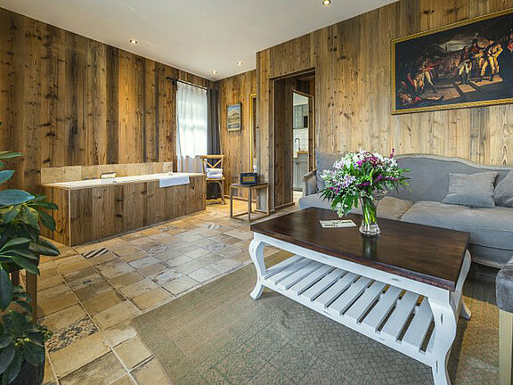 Akzente Wohnraum mit Altholz