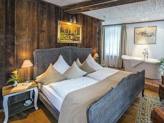 Wandgestaltung mit rustikalen Wandpanelen