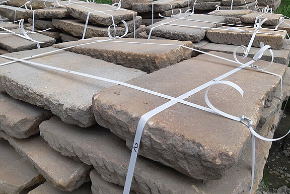 Sandsteinplatten in großer Stückzahl für große Projekte