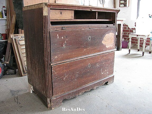 biedermeiersekretaer-vor-der-restaurierung.jpg  