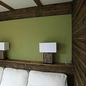 Wandvertäfelung mit Antikholz