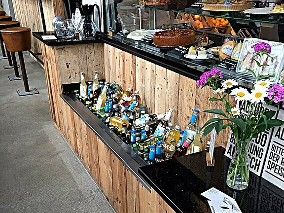 Verkaufstresen mit Altholzverkleidung