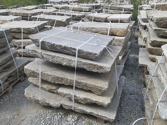 Alte Krustenplatten aus Oberlausitzer Granit