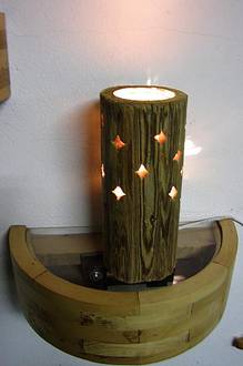 lampe_aus-rundholzbalken.jpg  
