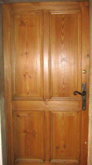 diese Türen wurden in unserem Betrieb aufgearbeitet