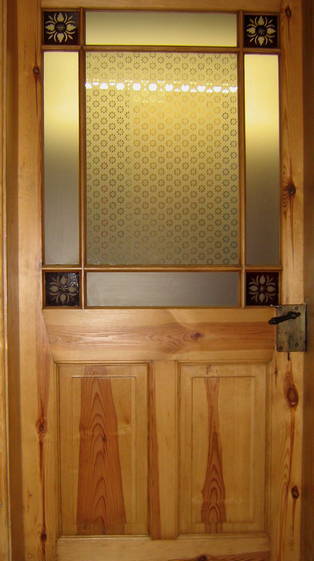 diese Türen wurden in unserem Betrieb aufgearbeitet